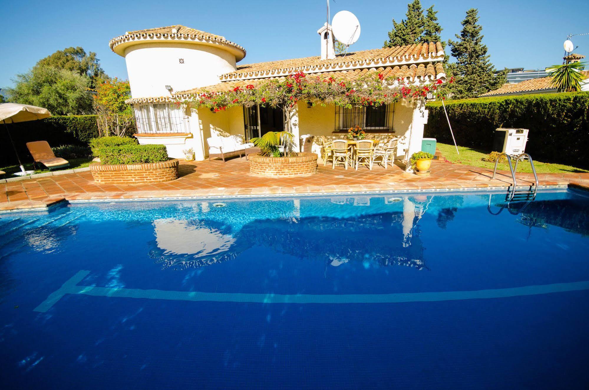 Galindo Beach El Saladillo Hotel Estepona Luaran gambar